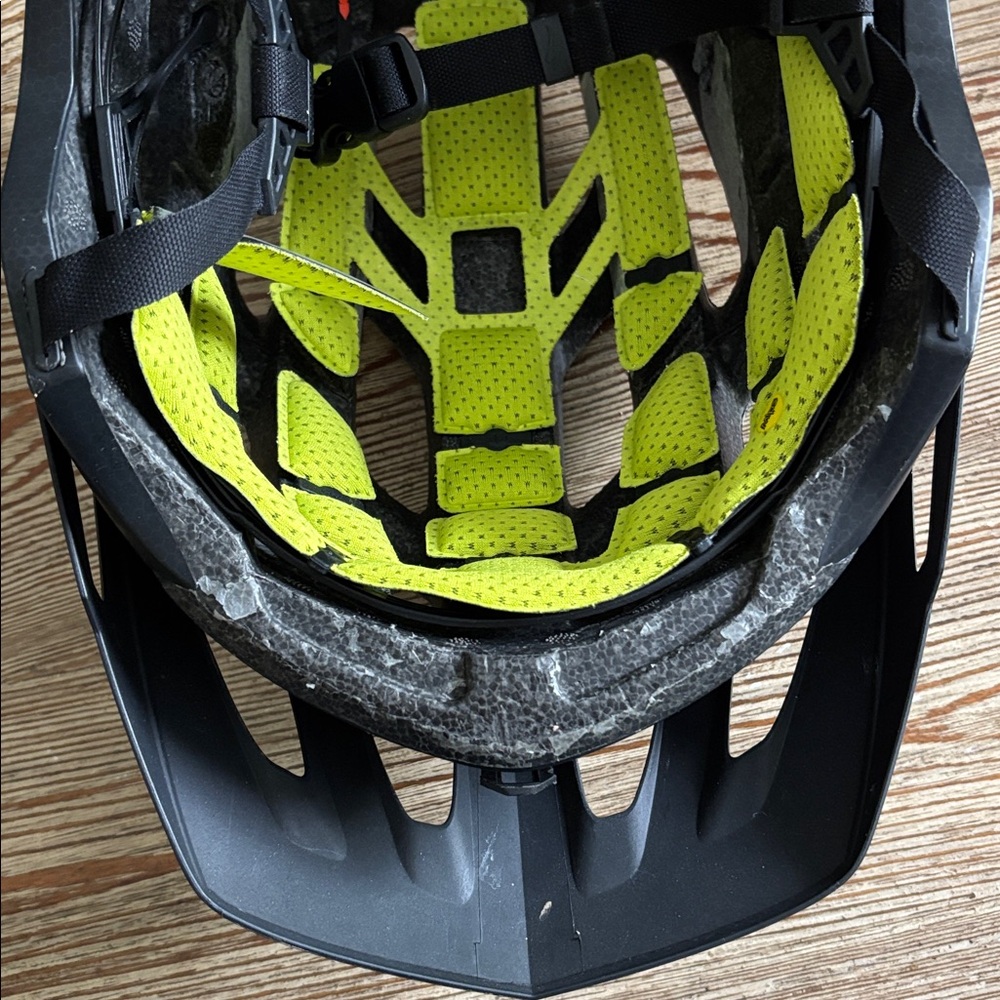 Specialized Ambush Black Bike Helmet with Visor Large 57-61cm - Picture 7 of 10